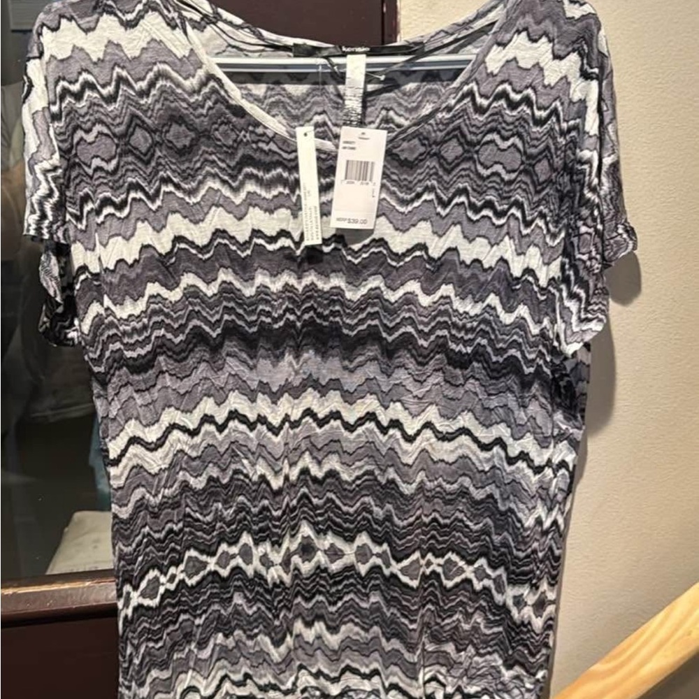 Kensie Graphic Gray and White Relaxed Blouse